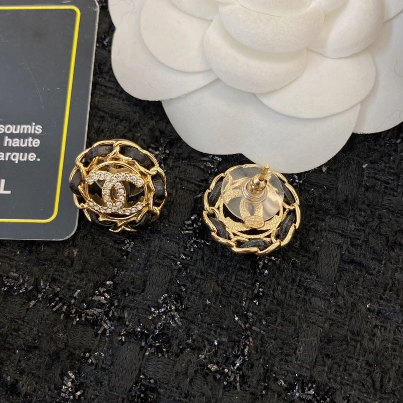 Lightweight Chanel Earrings 232303