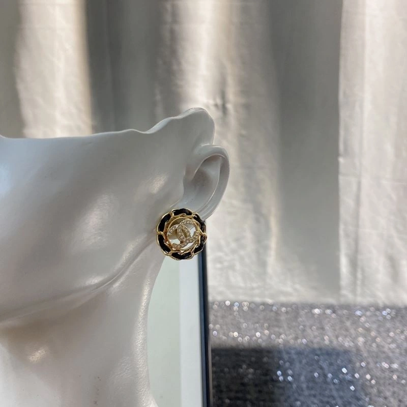 Lightweight Chanel Earrings 232303