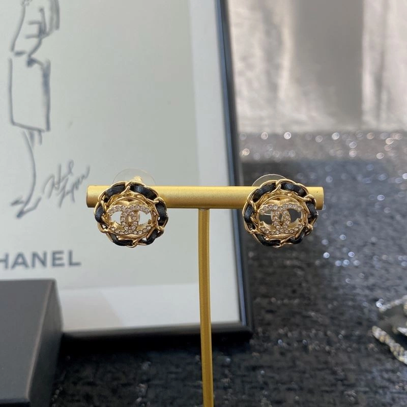 Lightweight Chanel Earrings 232303