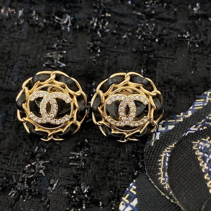 Lightweight Chanel Earrings 232303