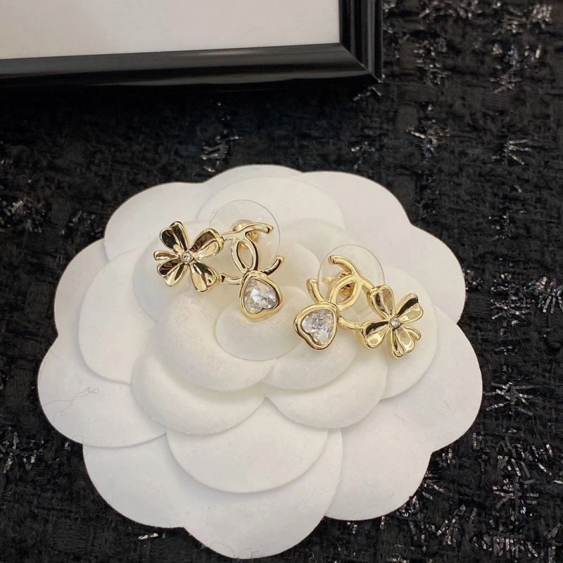 Chanel Earrings Versatile 232376