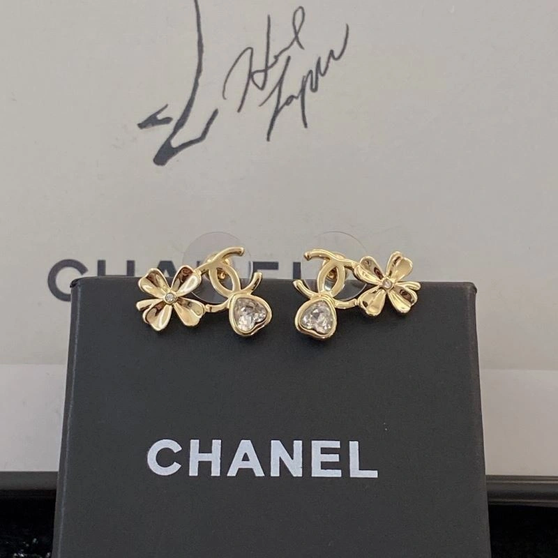 Chanel Earrings Versatile 232376