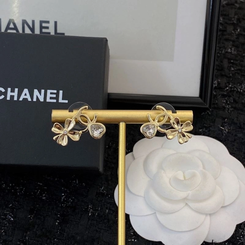 Chanel Earrings Versatile 232376