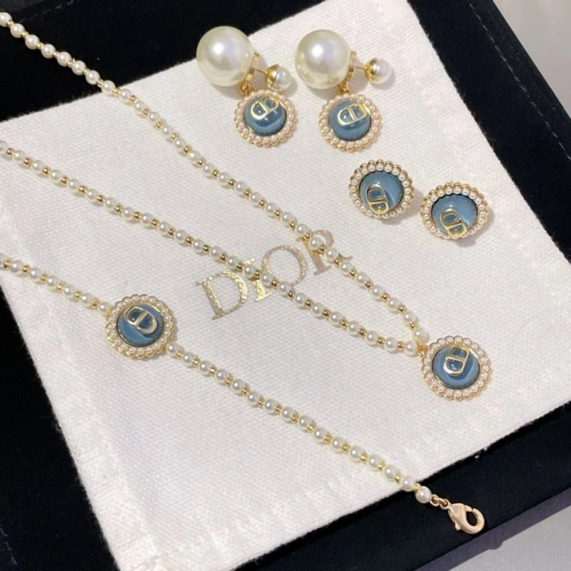 Comfortable Chanel Earrings 232308