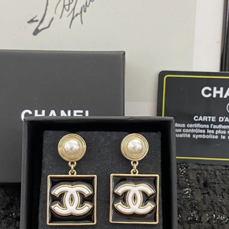 Sporty Chanel Earrings 232297