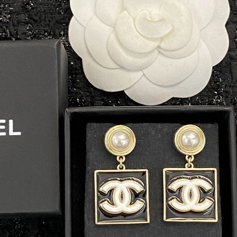 Sporty Chanel Earrings 232297