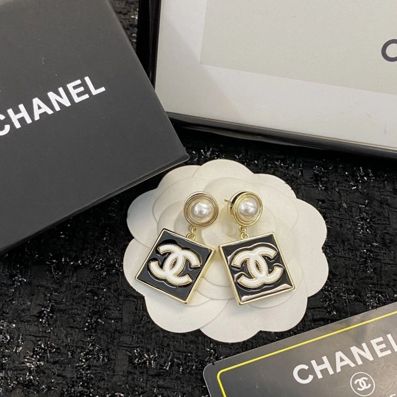 Sporty Chanel Earrings 232297