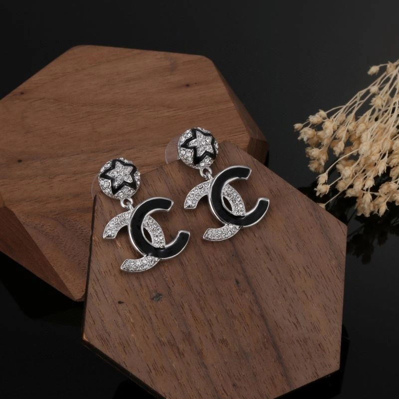 EyeCatching Chanel Earrings 232266