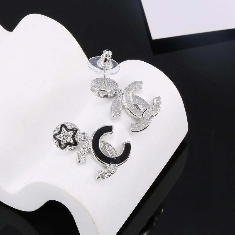 EyeCatching Chanel Earrings 232266