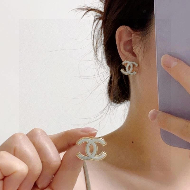 EyeCatching Chanel Earrings 232310