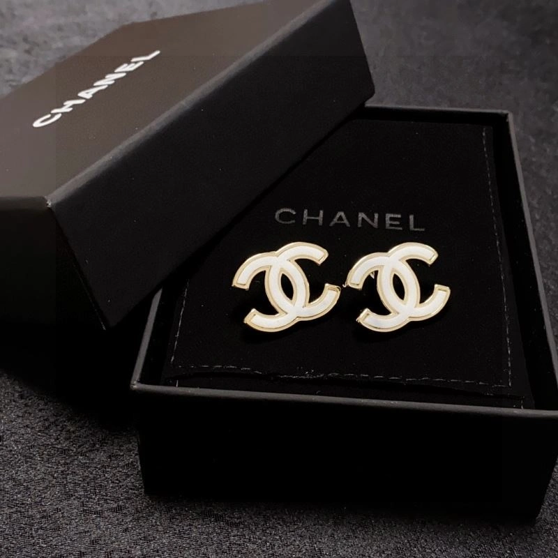 EyeCatching Chanel Earrings 232310