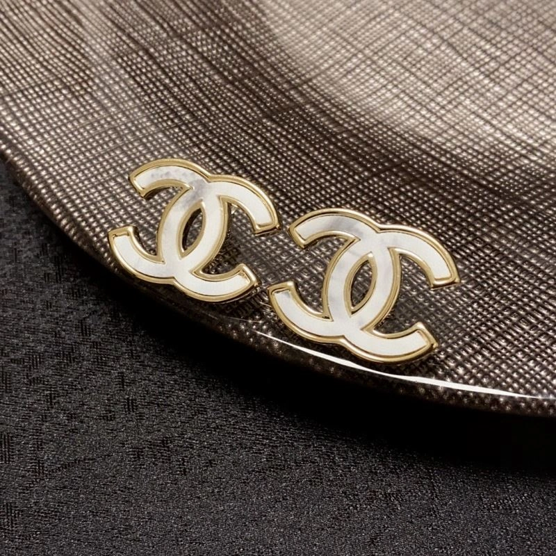 EyeCatching Chanel Earrings 232310
