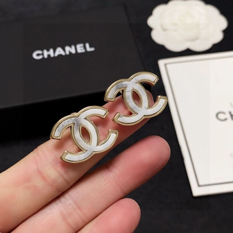 EyeCatching Chanel Earrings 232310