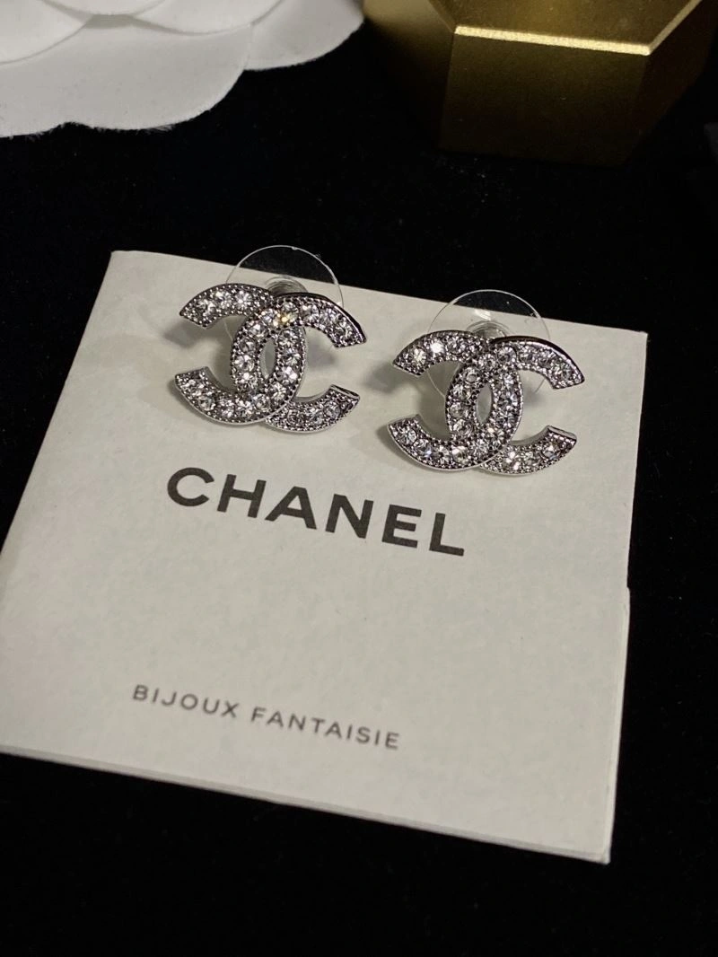 Lightweight Chanel Earrings 232301