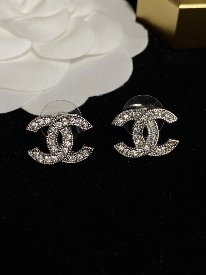 Lightweight Chanel Earrings 232301