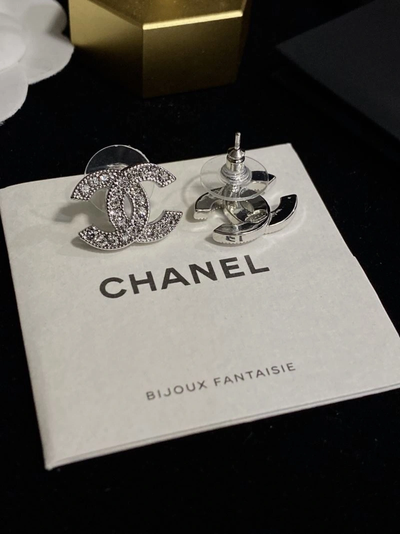 Lightweight Chanel Earrings 232301
