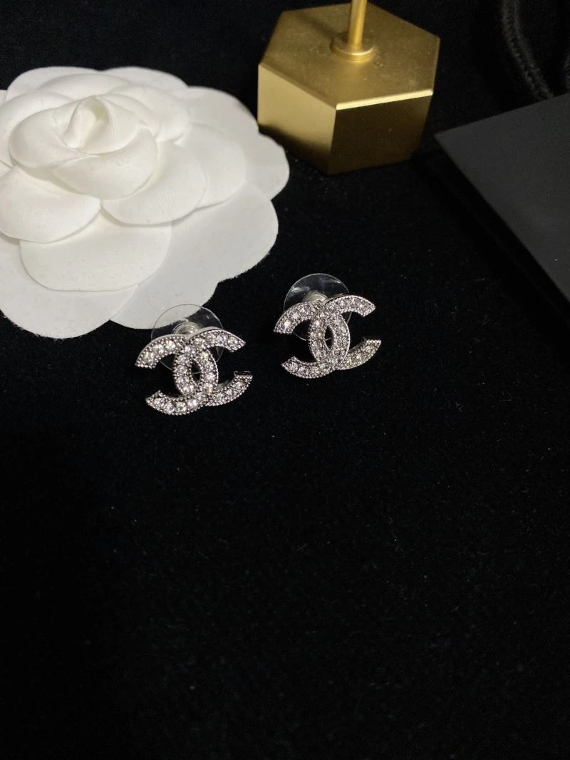 Lightweight Chanel Earrings 232301