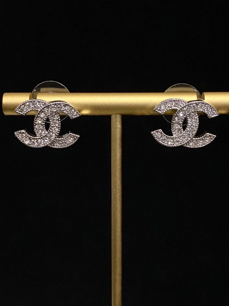 Lightweight Chanel Earrings 232301