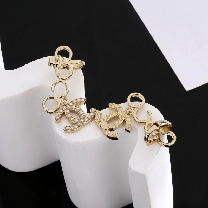 Comfortable Chanel Earrings 232263