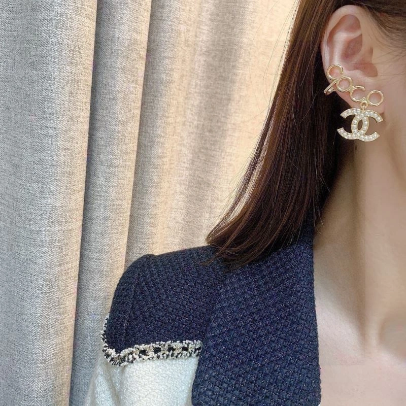 Comfortable Chanel Earrings 232263