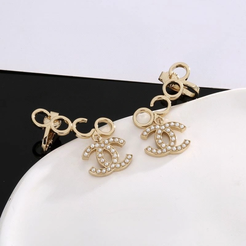 Comfortable Chanel Earrings 232263