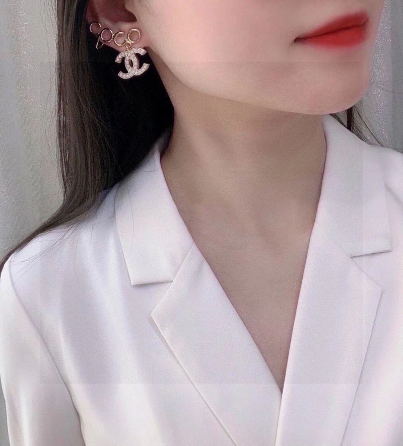 Comfortable Chanel Earrings 232263