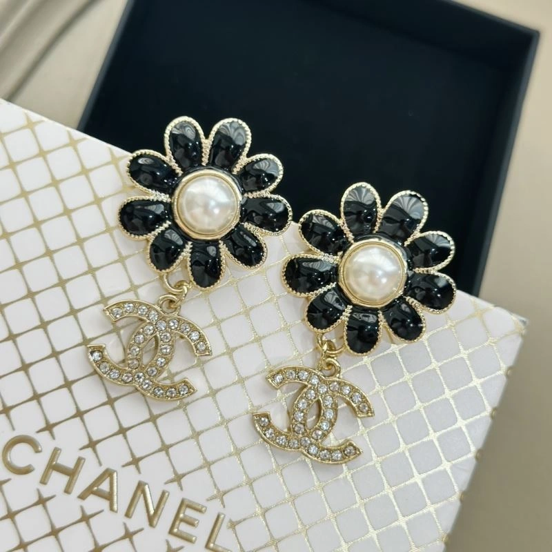 Minimalist Chanel Earrings 232264