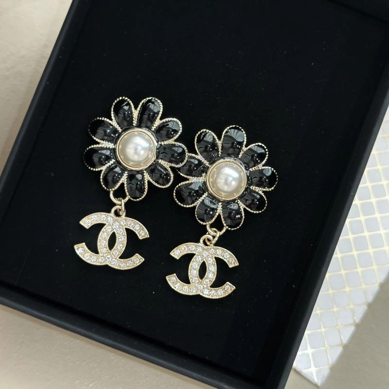 Minimalist Chanel Earrings 232264