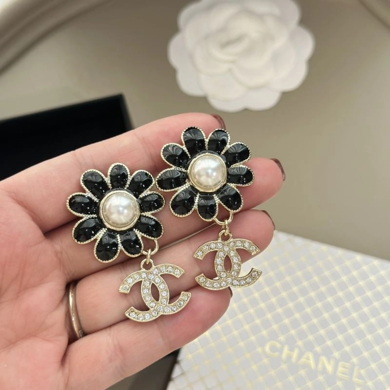 Minimalist Chanel Earrings 232264