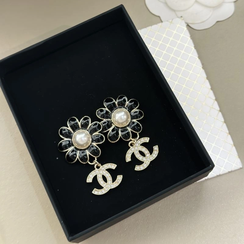 Minimalist Chanel Earrings 232264