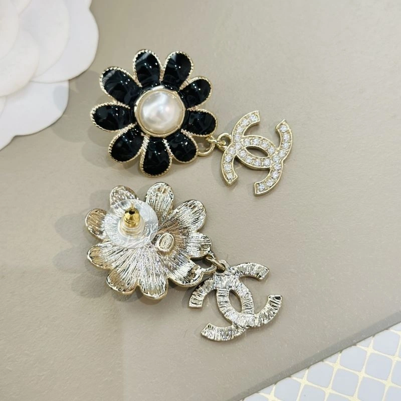 Minimalist Chanel Earrings 232264