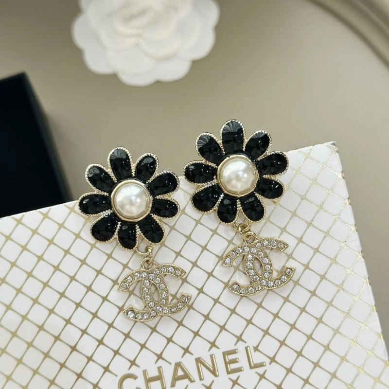 Minimalist Chanel Earrings 232264