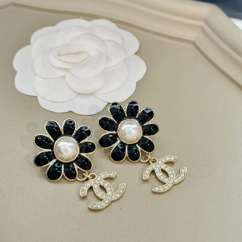 Minimalist Chanel Earrings 232264