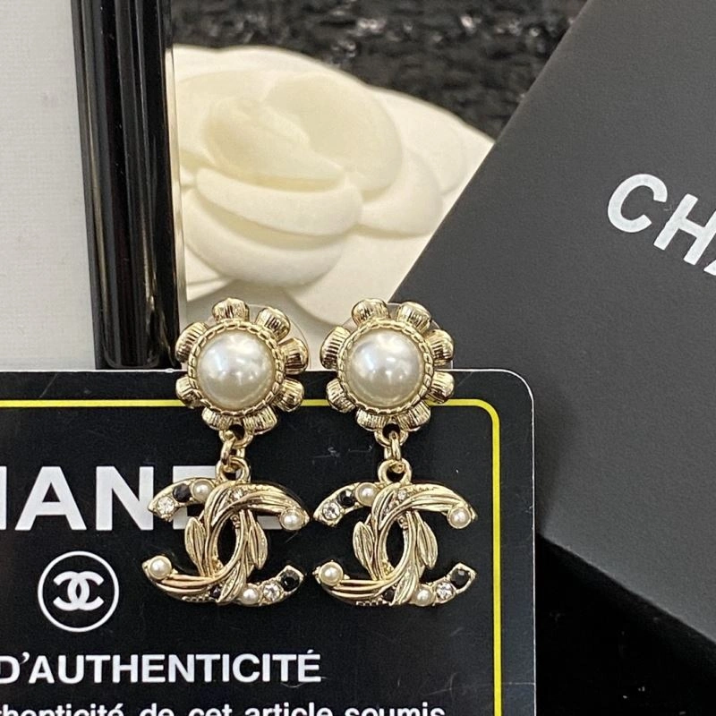 Lightweight Chanel Earrings 232245