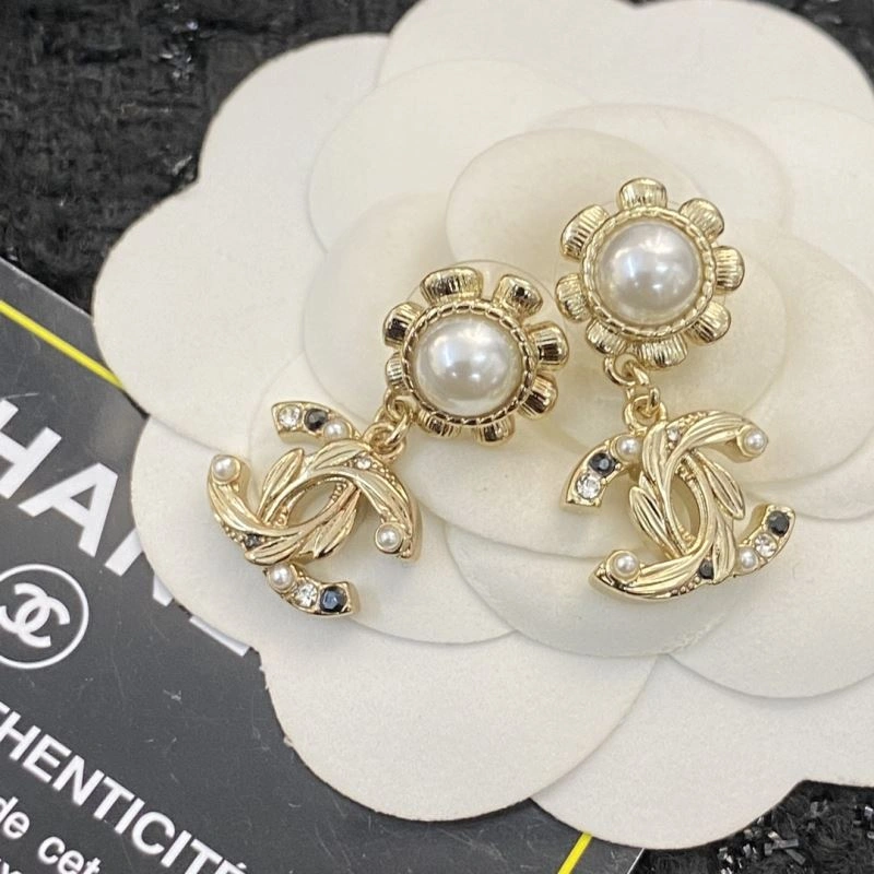 Lightweight Chanel Earrings 232245