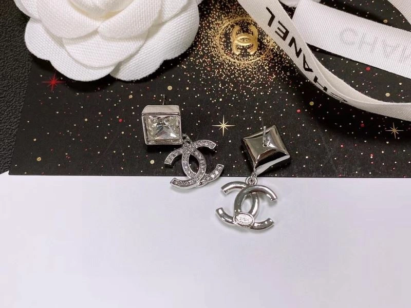 Chanel Earrings Supportive 232342