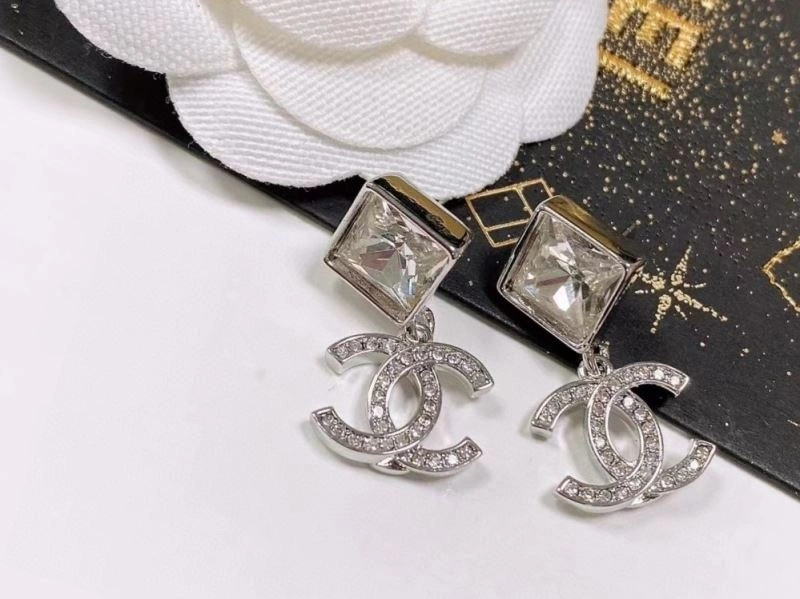 Chanel Earrings Supportive 232342