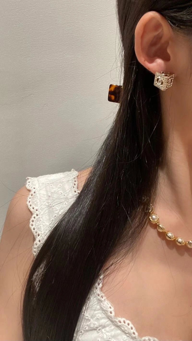 Chanel Earrings Minimalist 232231