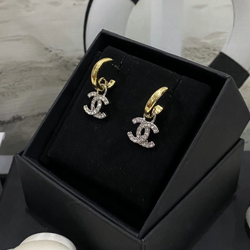 Chanel Earrings Versatile 232228