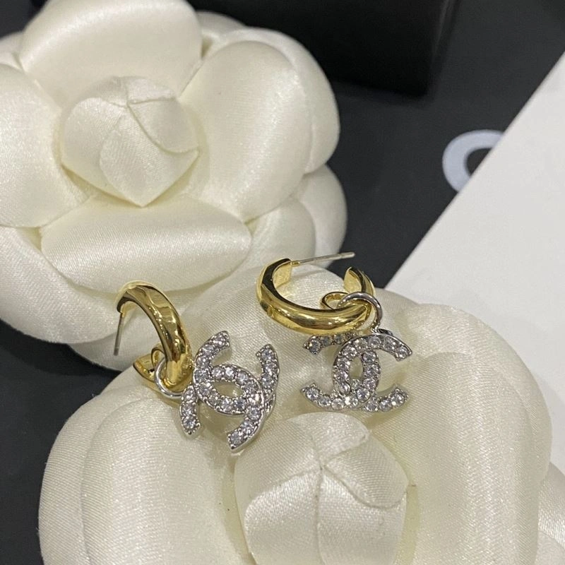 Chanel Earrings Versatile 232228