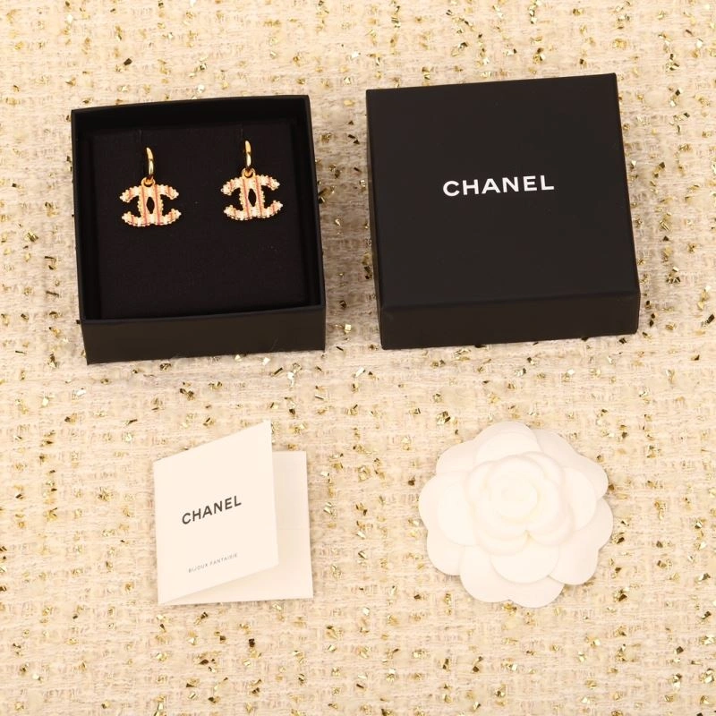 Sophisticated Chanel Earrings 232221