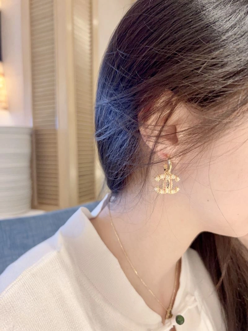 Sophisticated Chanel Earrings 232221