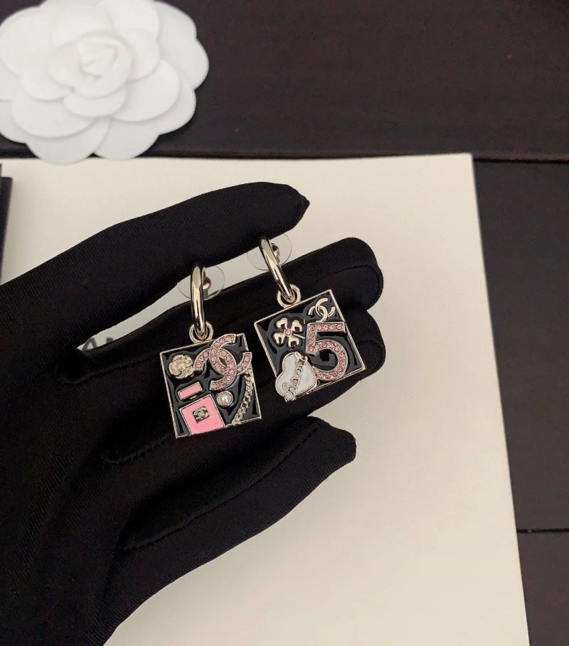 Chanel Earrings Affordable 232237