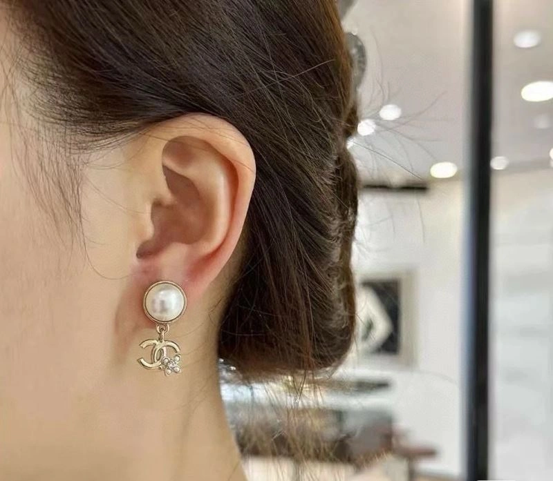MoistureWicking Chanel Earrings 232169