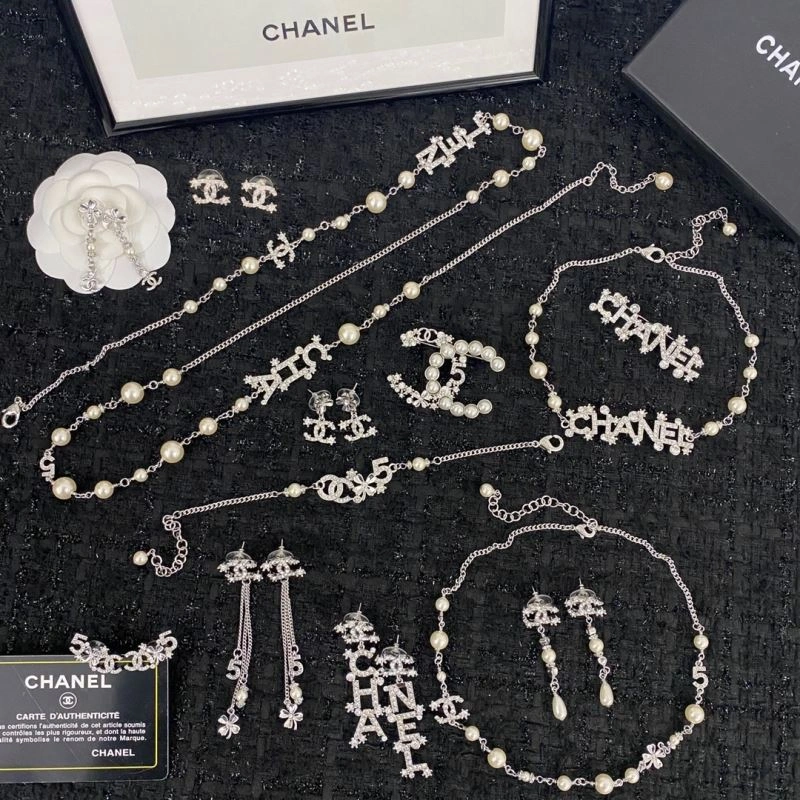 Chanel Earrings Breathable 232215