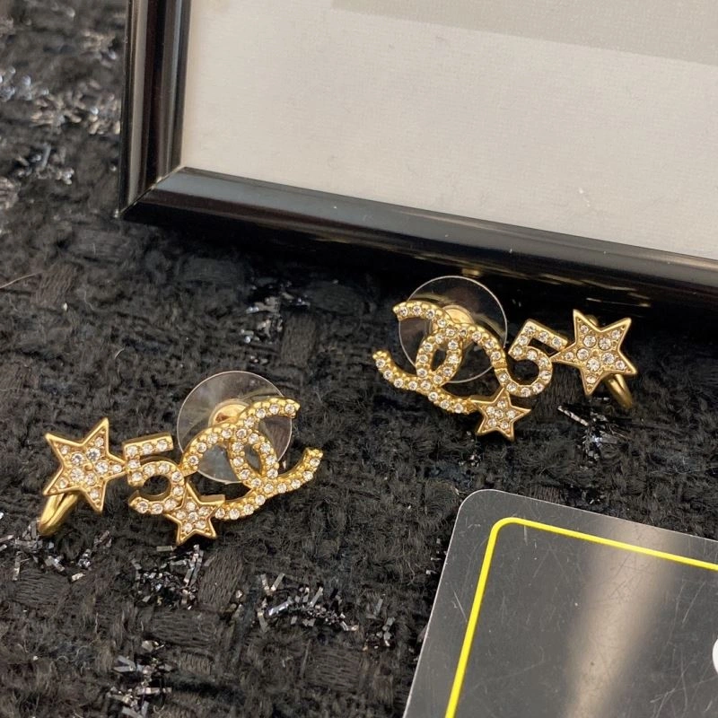 Comfortable Chanel Earrings 232179