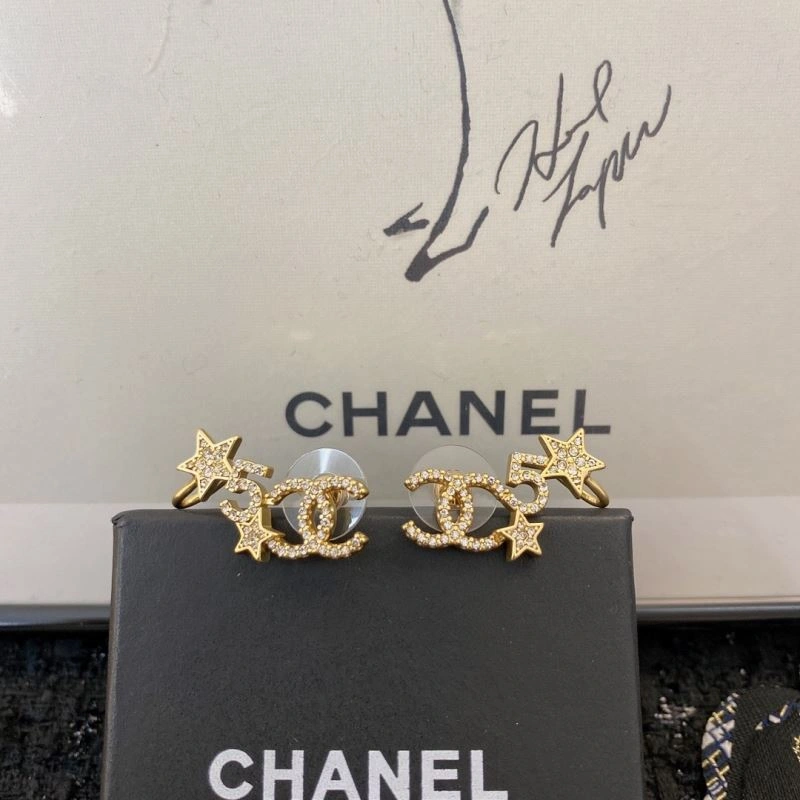 Comfortable Chanel Earrings 232179