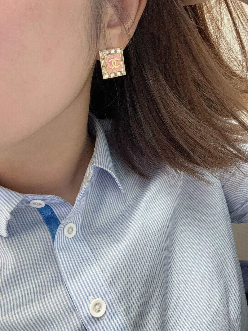 Sporty Chanel Earrings 232152