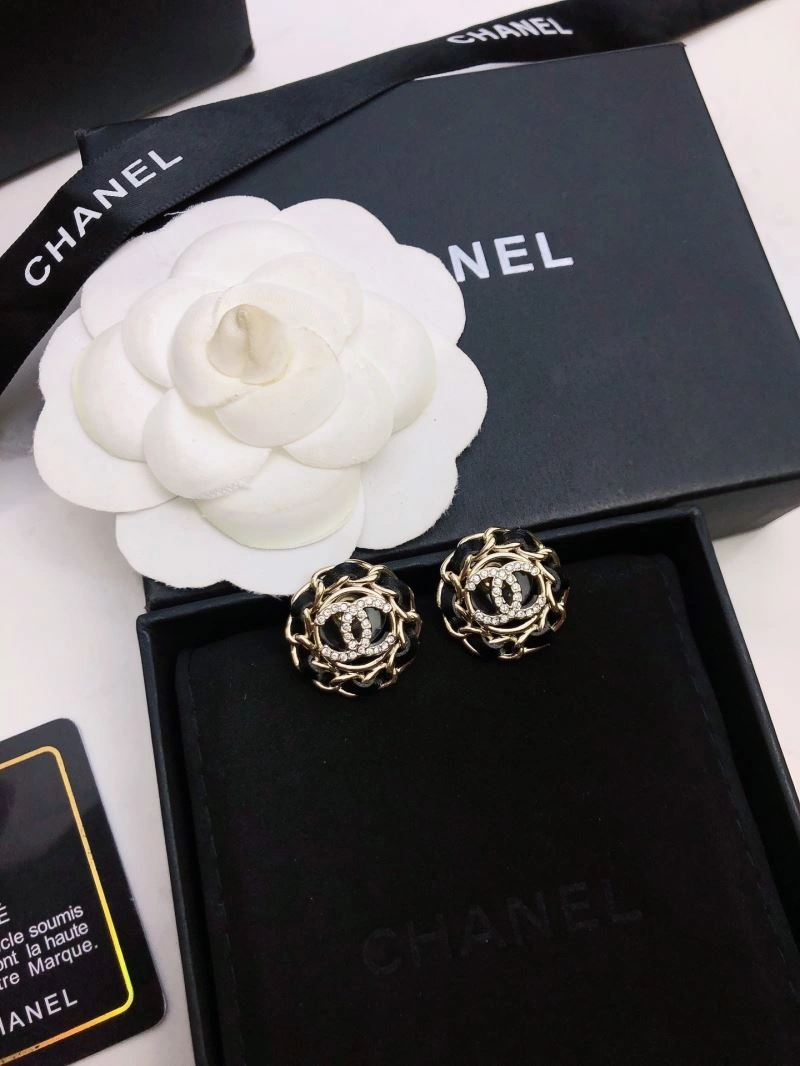 Versatile Chanel Earrings 232145