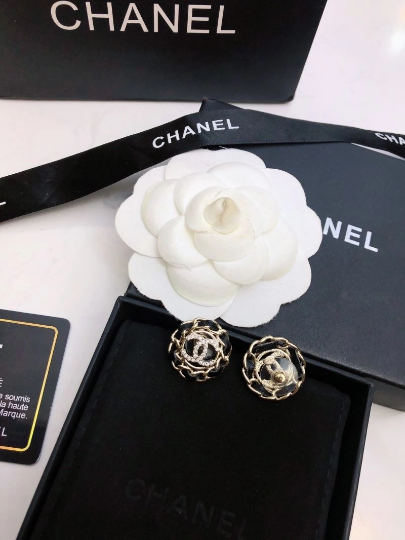 Versatile Chanel Earrings 232145